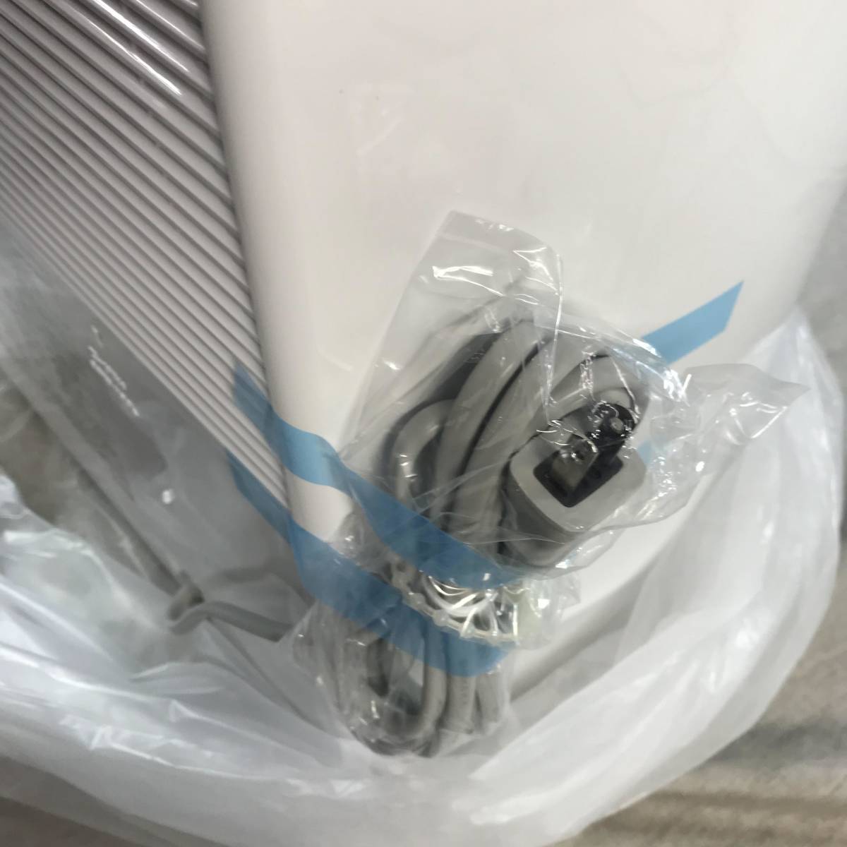 未使用　訳アリ　PANASONIC F-YC120HUX ミスティグレー [ハイブリッド式衣類乾燥除湿機(木造13畳/コンクリ25畳まで)] Panasonic 衣類乾燥除湿機 パナソニック パナソニックF-YC120HUX-Hハイブリッド方式衣類乾燥除湿機グレー 生活家電 U85770877