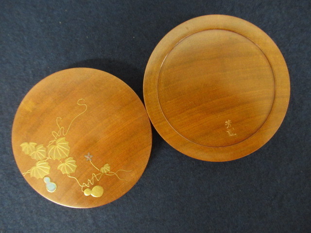 J8227 福田芳朗「紅梅 瓢蒔絵 香合」刻銘/箱書あり 栞/共布/共箱 螺鈿