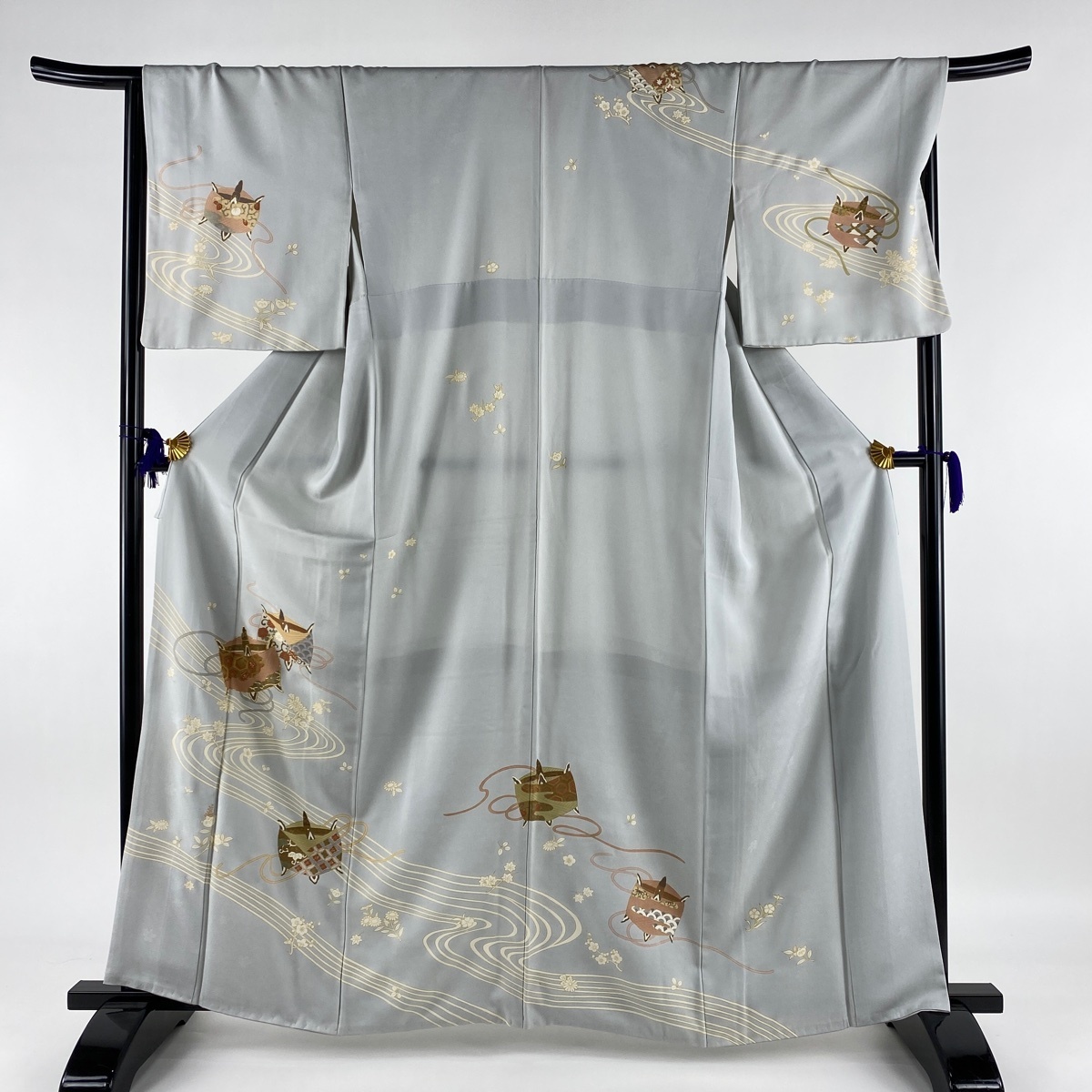 赤字超特価，大得価 訪問着 秀品 糸巻 流水 金糸 金彩 灰色 袷 164cm 67cm M 正絹(仕立て上がり)｜売買されたオークション情報、yahooの商品情報をアーカイブ公開 - オークファン 仕立て上がり