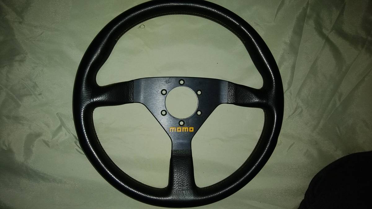 中古品 モモステアリング MOMO 34Φ正規品 / レザーハンドル / TYP V35