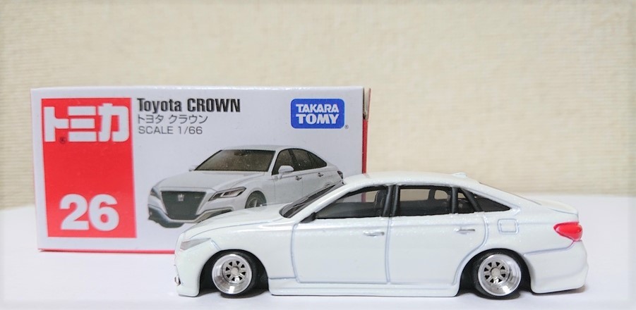 トミカ☆カスタム改造【トヨタ・クラウン】☆深リム☆シャコタン【新品