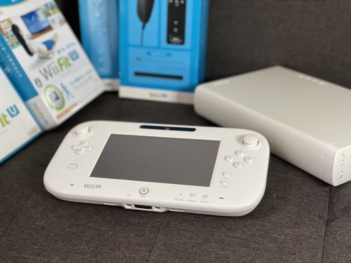 U Wii 8GB Nintendo Basic - ベーシックセット White 本体 com