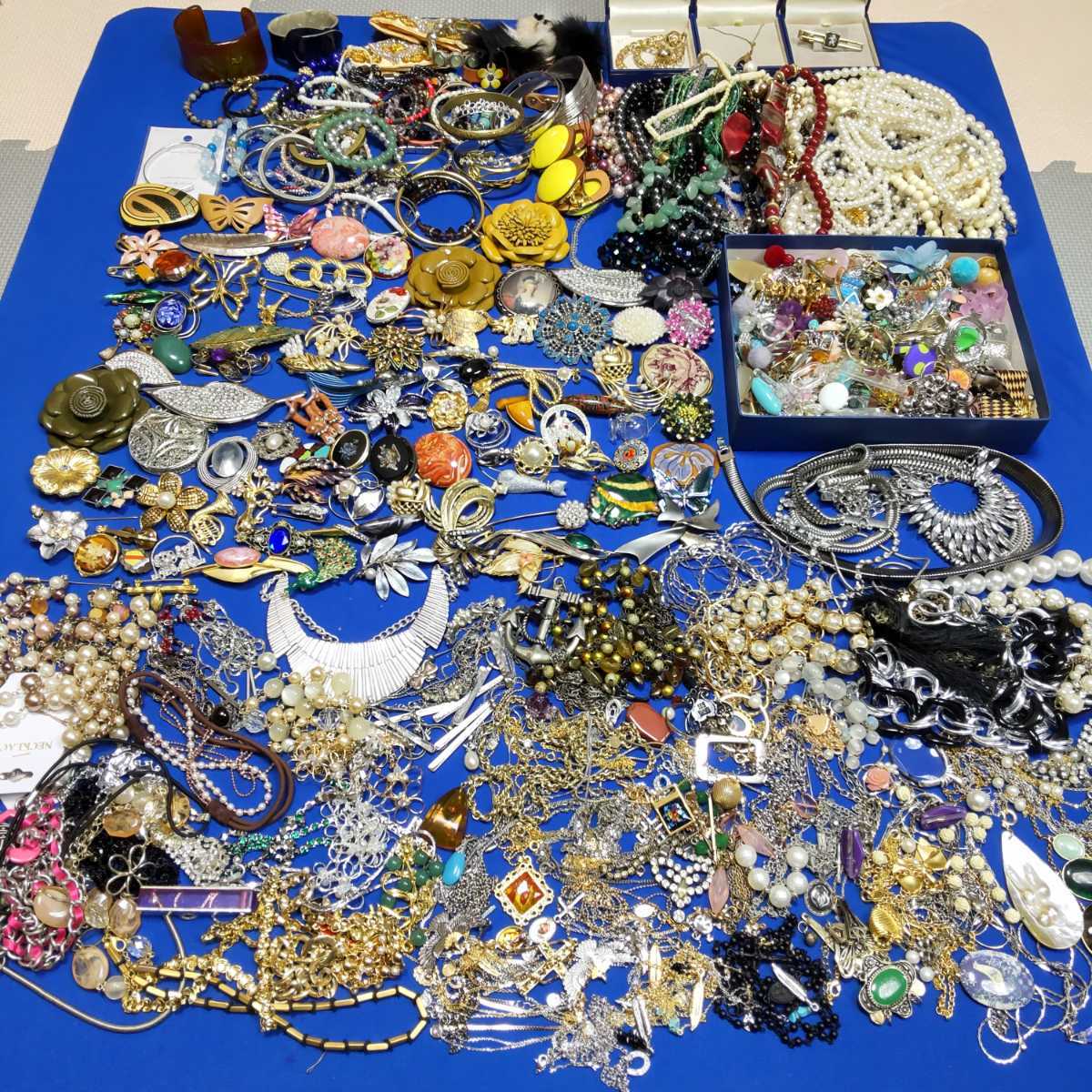 超激得，限定SALE 1円スタート アクセサリー 大量 まとめて 総重量:約6.9kg 箱含む ネックレス ブレスレット ブローチ イヤリング ピアス など(ネックレス、ペンダント)｜売買されたオークション情報、yahooの商 その他