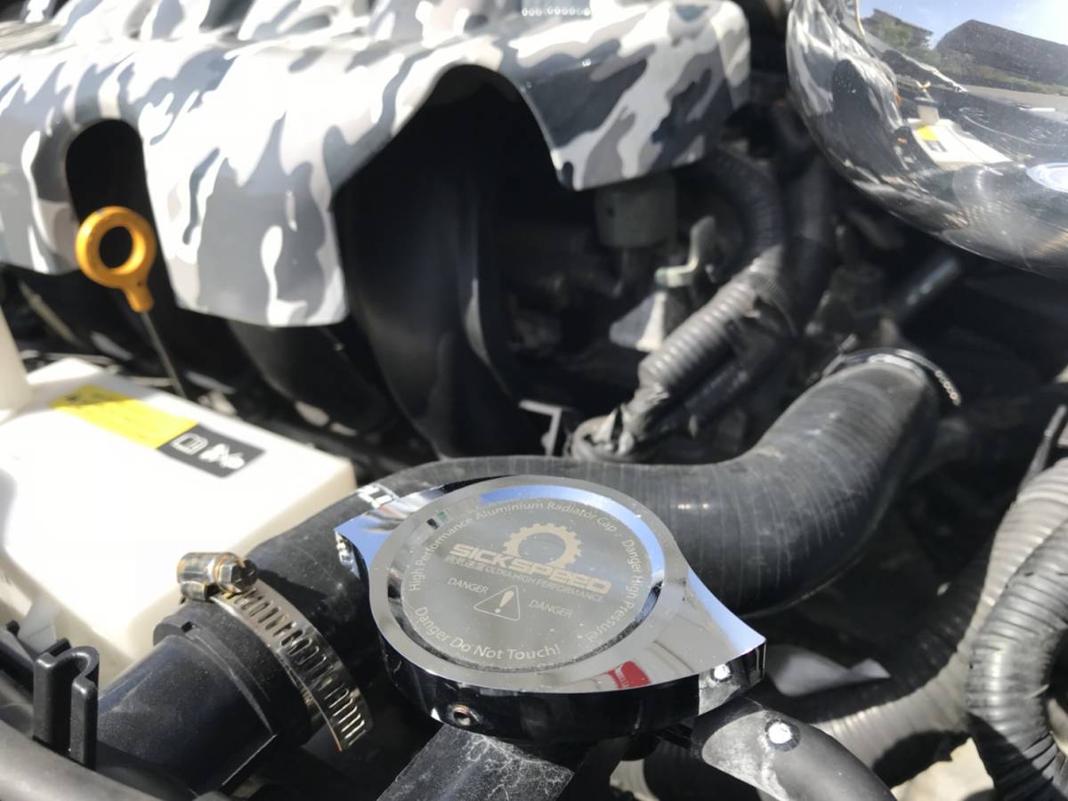 SICKSPEED ラジエーターキャップ カバー レッド USDM JDM シックスピード 汎用 エンジンルーム ドレスアップ 赤 レッド ラジエーターキャップカバー | 日本製 ブラック エンジンパーツ