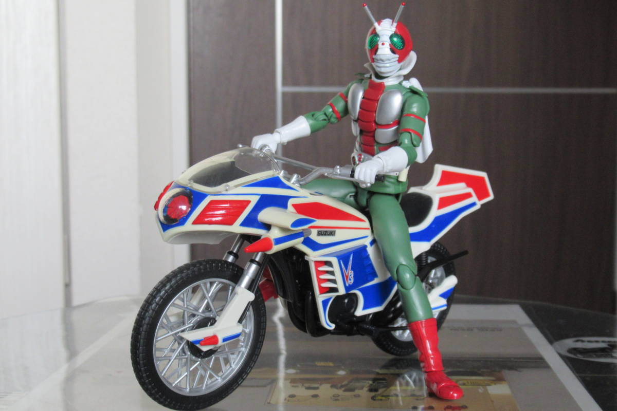 S.H.フィギュアーツ 仮面ライダーV3 とS.H.フィギュアーツ 仮面  