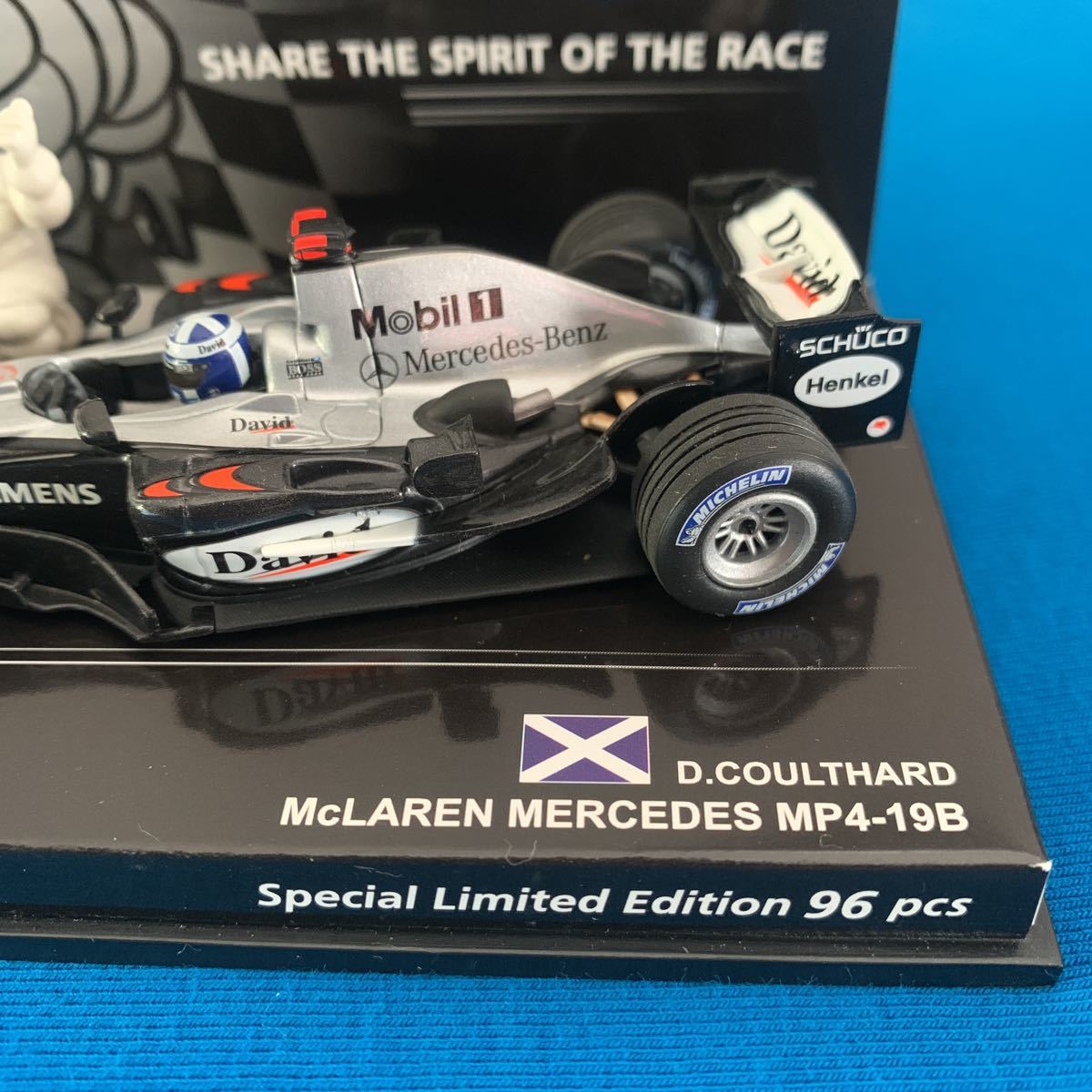 ミニチャンプス　マクラーレンMP4-19 ミシュランボックス2台　希少 ミニチャンプス マクラーレンMP4-19 ミシュランボックス2台 希少