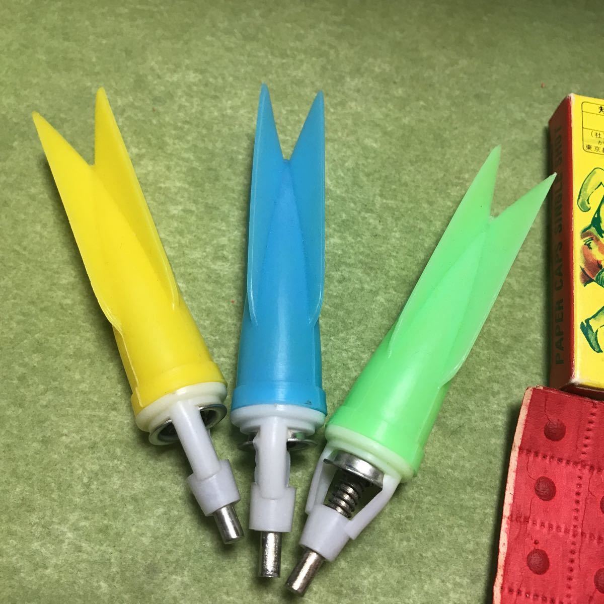 昭和レトロ 駄菓子屋 ロケット弾 キャップ弾 ジャンプ弾 3個セット 駄玩具 1セットのみ ビンテージ 売買されたオークション情報 Yahooの商品情報をアーカイブ公開 オークファン Aucfan Com