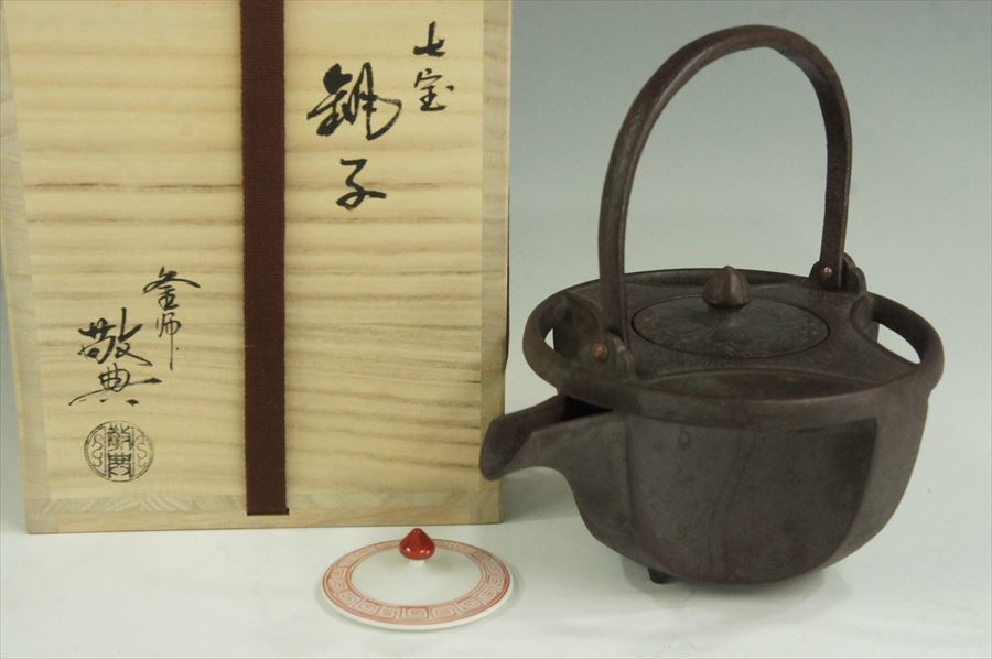 人間国宝 釜師 高橋敬典 造 銀口 銚子 T 人間国宝釜師 高橋敬典 七宝文 銚子 燗鍋 山形県が生んだ鋳物名工