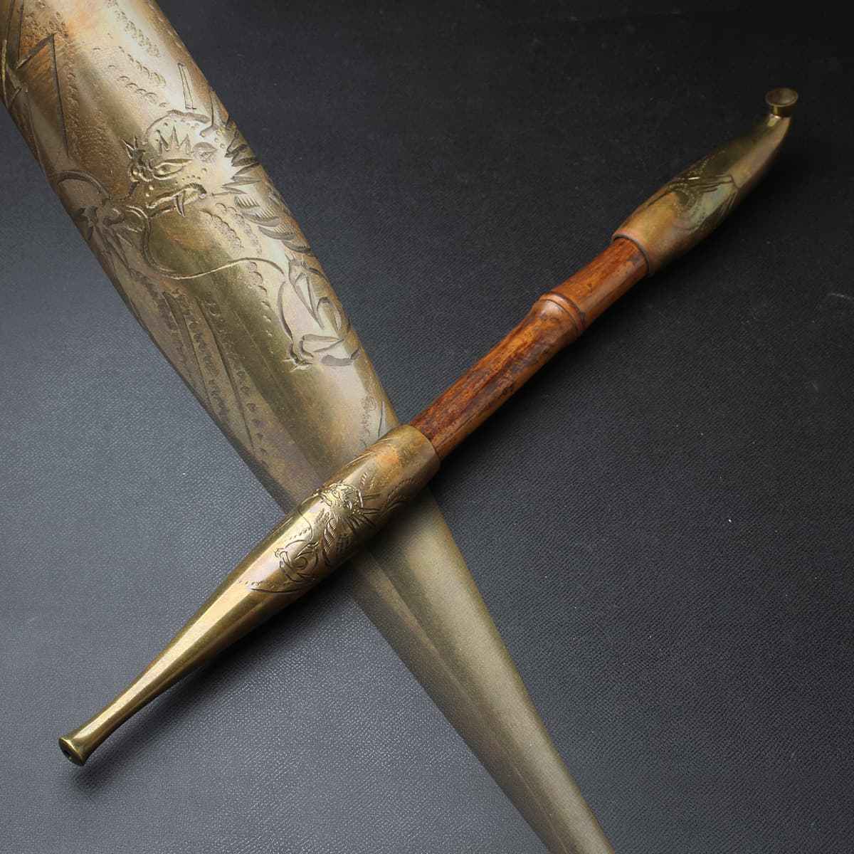  EB045 時代物 銅製 鍍金 片切彫 山龍彫文 大煙管 全長34.8cm 重155g 喧嘩煙管 大旱烟管 銅煙管 喫煙具(銅製)｜売買されたオークション情報、yahooの商品情報をアーカイブ公開 - オークファン その他