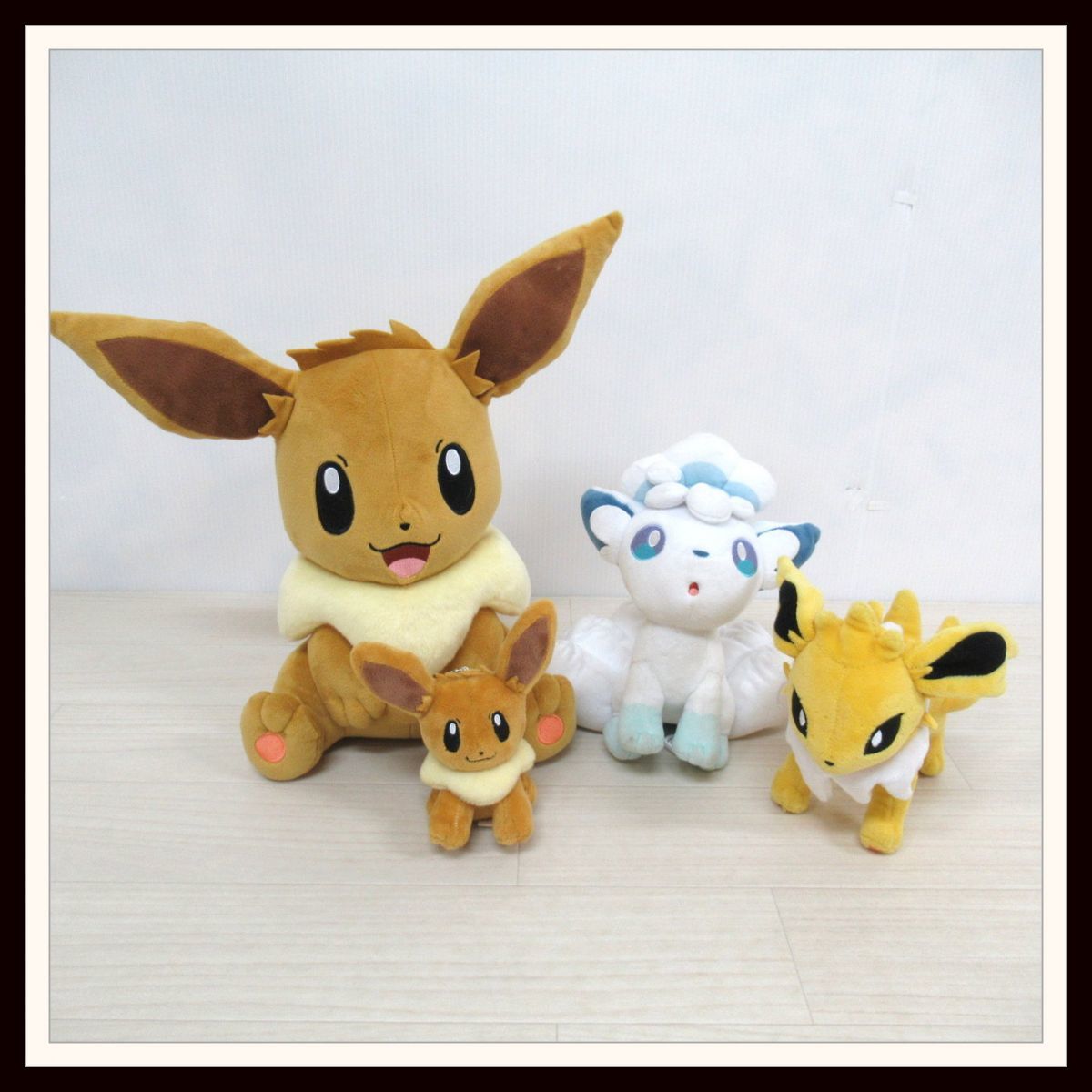 ポケモンセンター イーブイ 進化系 ぬいぐるみ マスコット 4点セット アローラロコン サンダース C2 S2 ポケットモンスター 売買されたオークション情報 Yahooの商品情報をアーカイブ公開 オークファン Aucfan Com