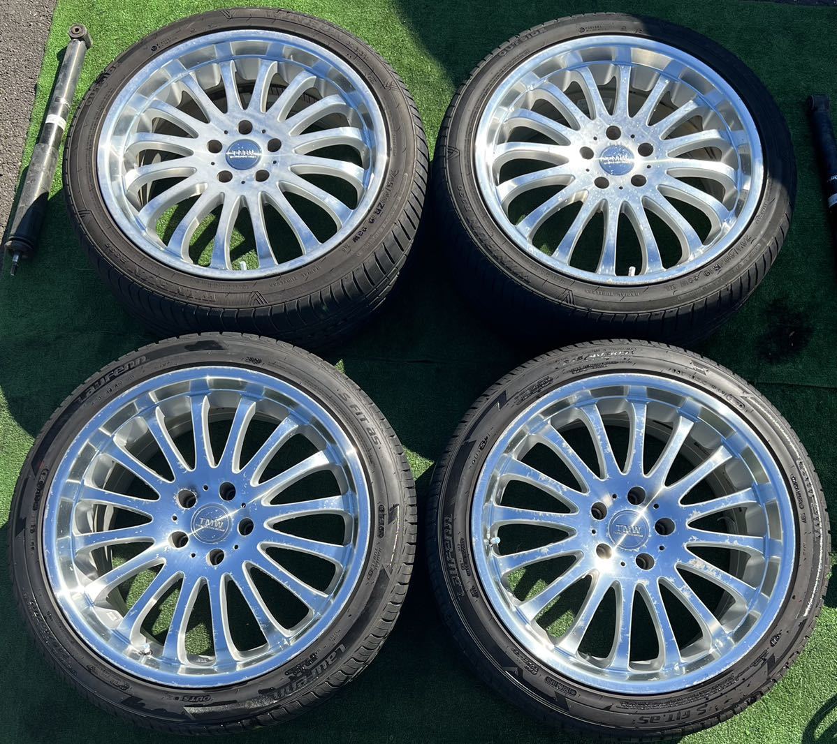 定番，安い TMW 純正ホイール 19インチ タイヤホイールセット エルグランド外し 245/40ZR19(ラジアルタイヤ)｜売買されたオークション情報、yahooの商品情報をアーカイブ公開 - オークファン 5穴