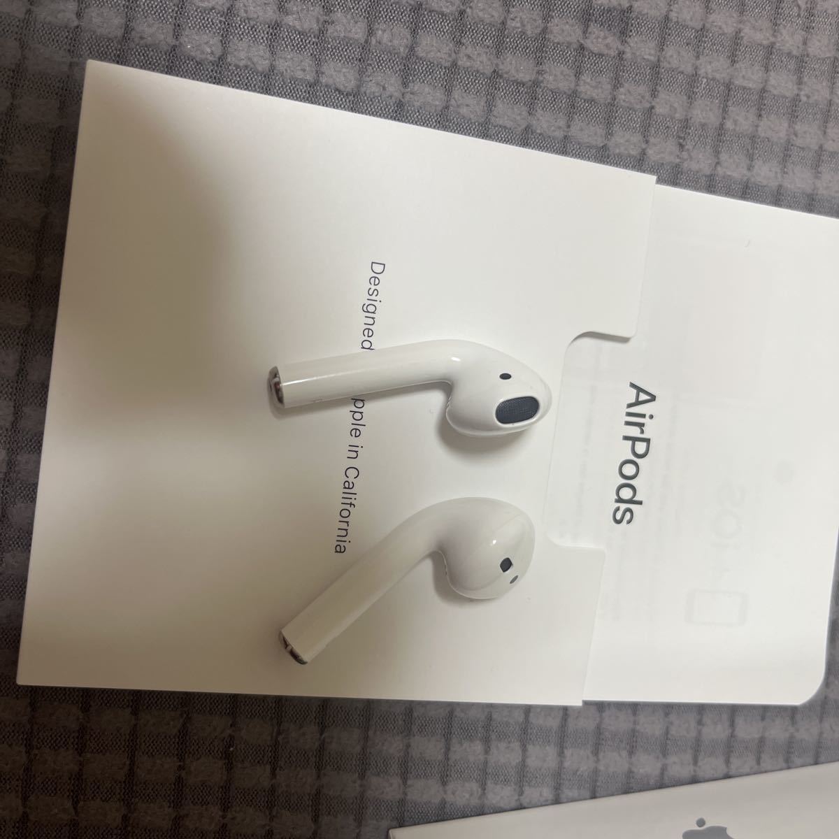 超美品、Apple Airpods第2世代。バッテリー持ちOK、A2031.A2032 