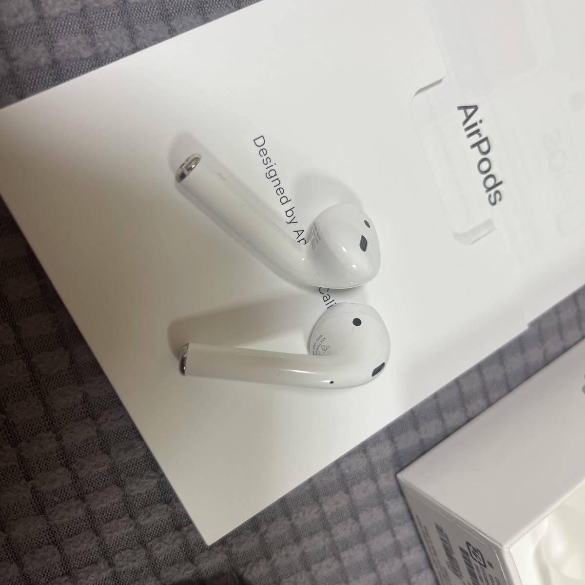 超美品、Apple Airpods第2世代。バッテリー持ちOK、A2031.A2032 
