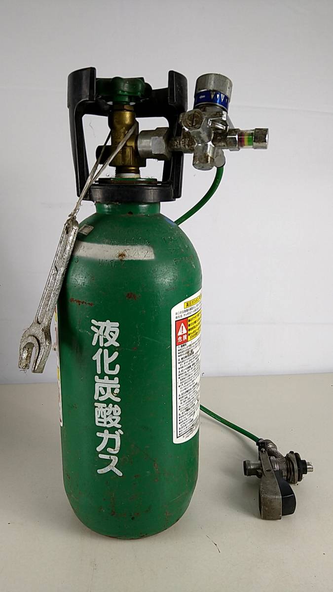  ＜B142＞二酸化炭素 液化炭酸ガスボンベ サッポロビール 充てん量5kg サーバー 野外 店舗 炭酸ガス調整器 セット チューブ アダプター(ビアサーバー)｜売買されたオークション情報、yahooの商 ビアサーバー