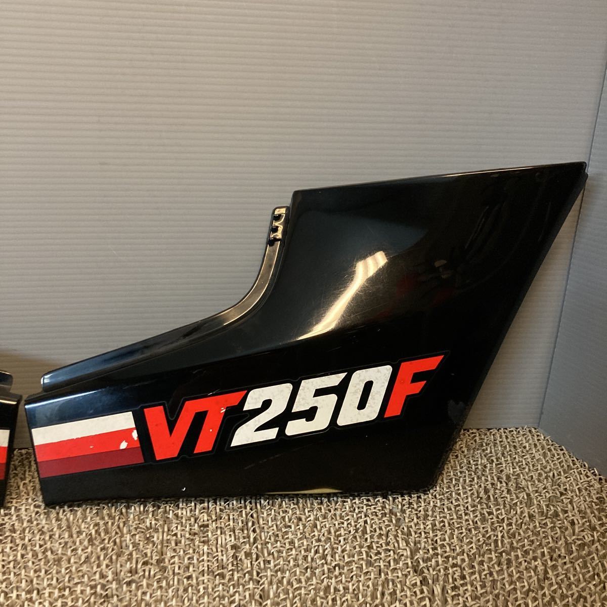 MC08　VT250F　ガソリンタンク　フェンダー　リアカウル　サイドカバー左右 10 ホンダ VT250F 純正 左右 サイド カバー セット MC08 後期 83600