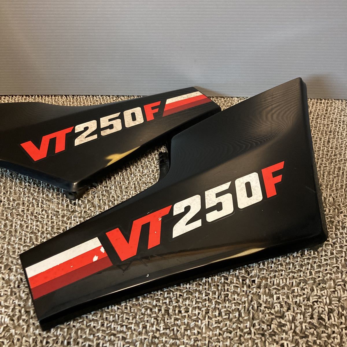 10 ホンダ VT250F 純正 左右 サイド カバー セット MC08 後期 83600