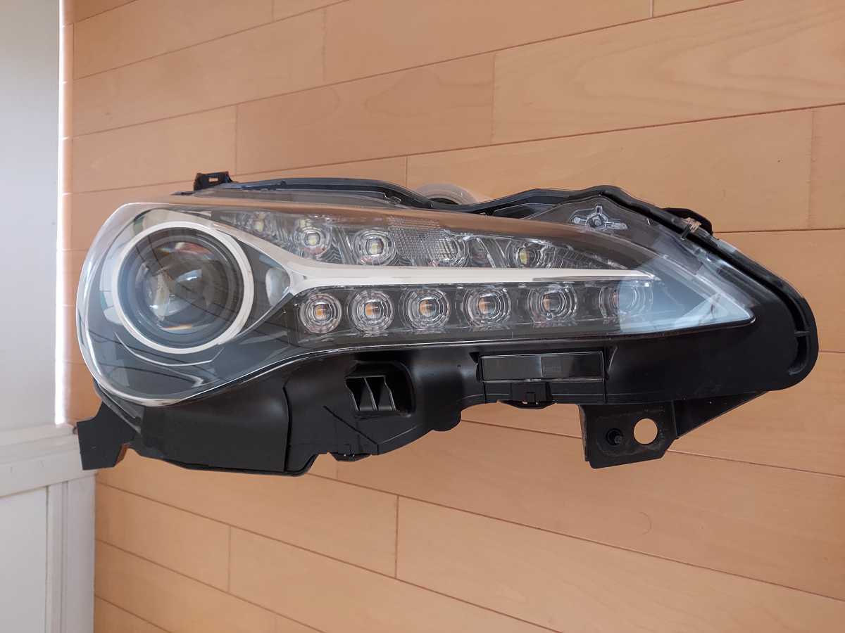 トヨタ 86 ZN6 後期 純正 右 ヘッドライト LED トヨタ 86 ZN6 後期純正