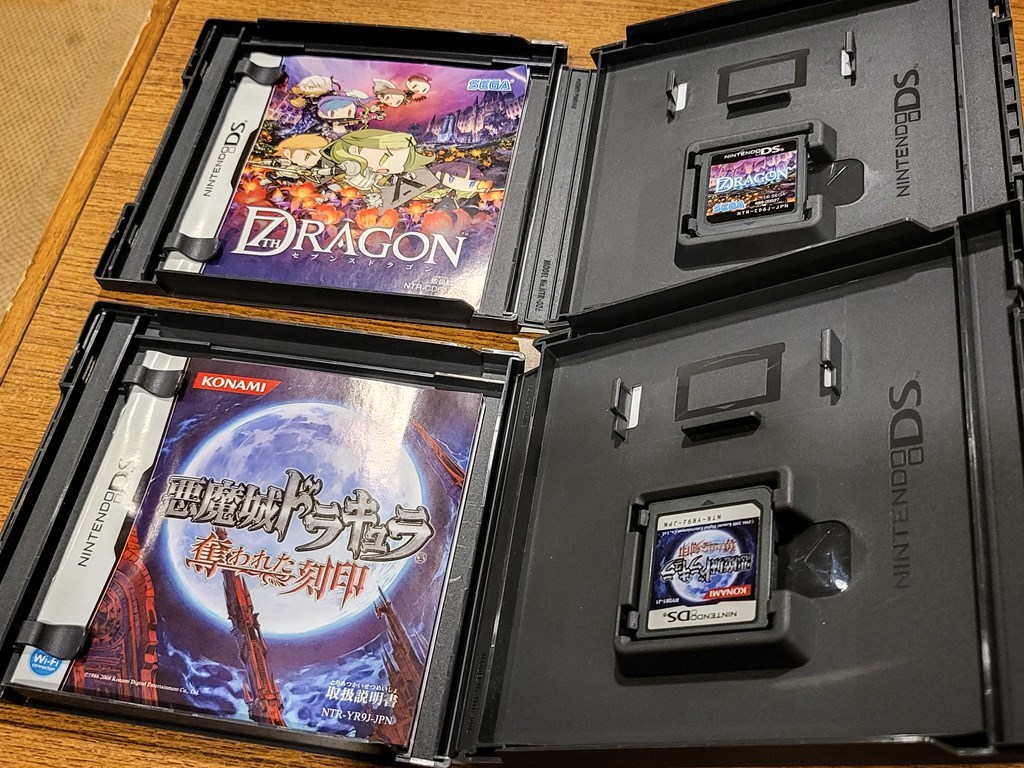 NEW任天堂3DS LL 本体(メタリックブラック)美品+中古ソフト2本+おまけ  