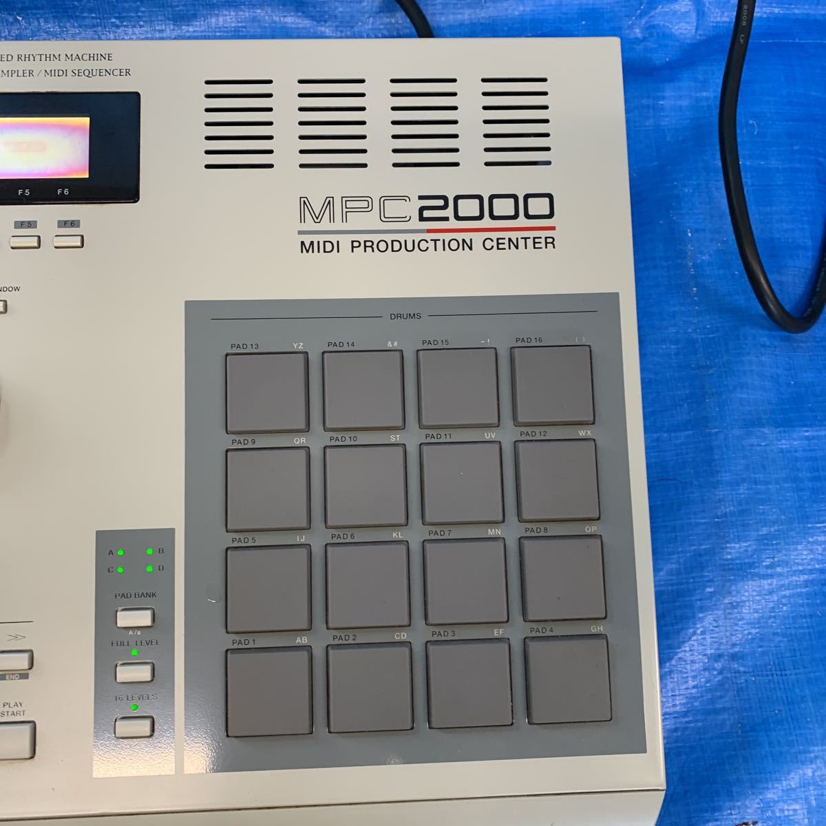 NO.03106.100.. AKAI アカイ MPC2000 サンプラー 通電確認 現状 