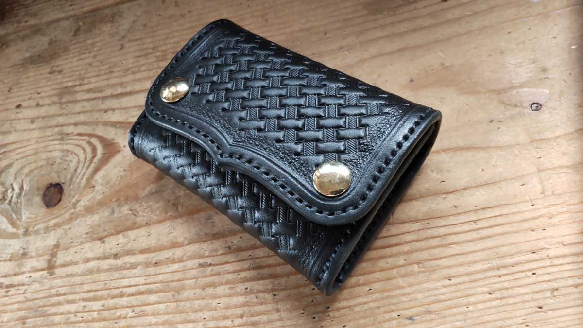 革細工 ハンドメイド ブラックカラー 芯通し ヌメ レザー コンパクト 