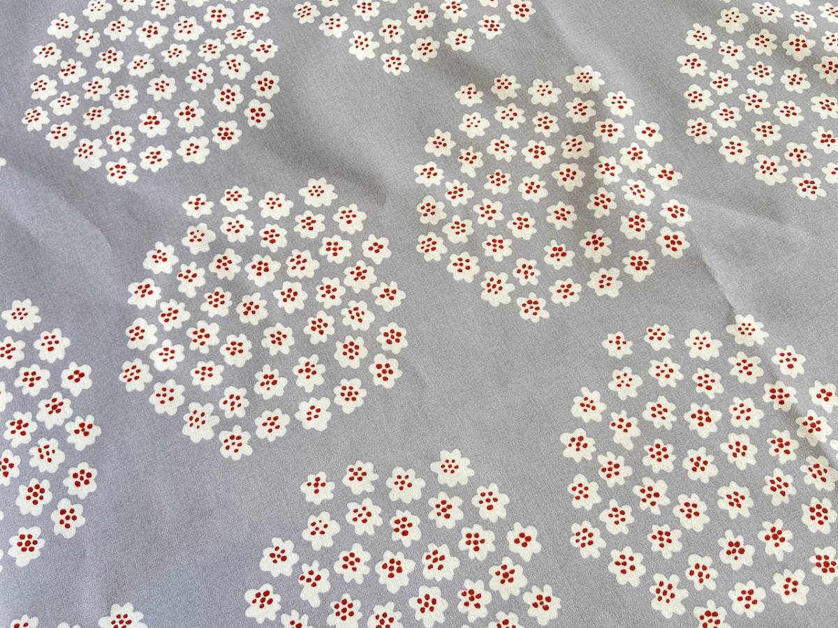 マリメッコ　プケッティ Puketti グレー/赤　生地　146x50cm（100cm）