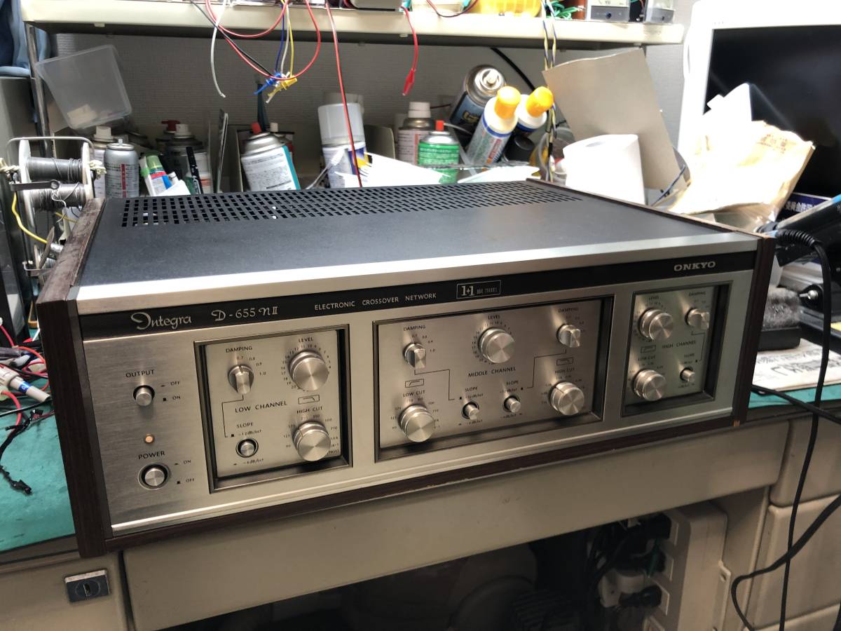 ONKYO チャンネルデバイダーD-655nⅡ(13万円)。Pioneer D23(10万円)と
