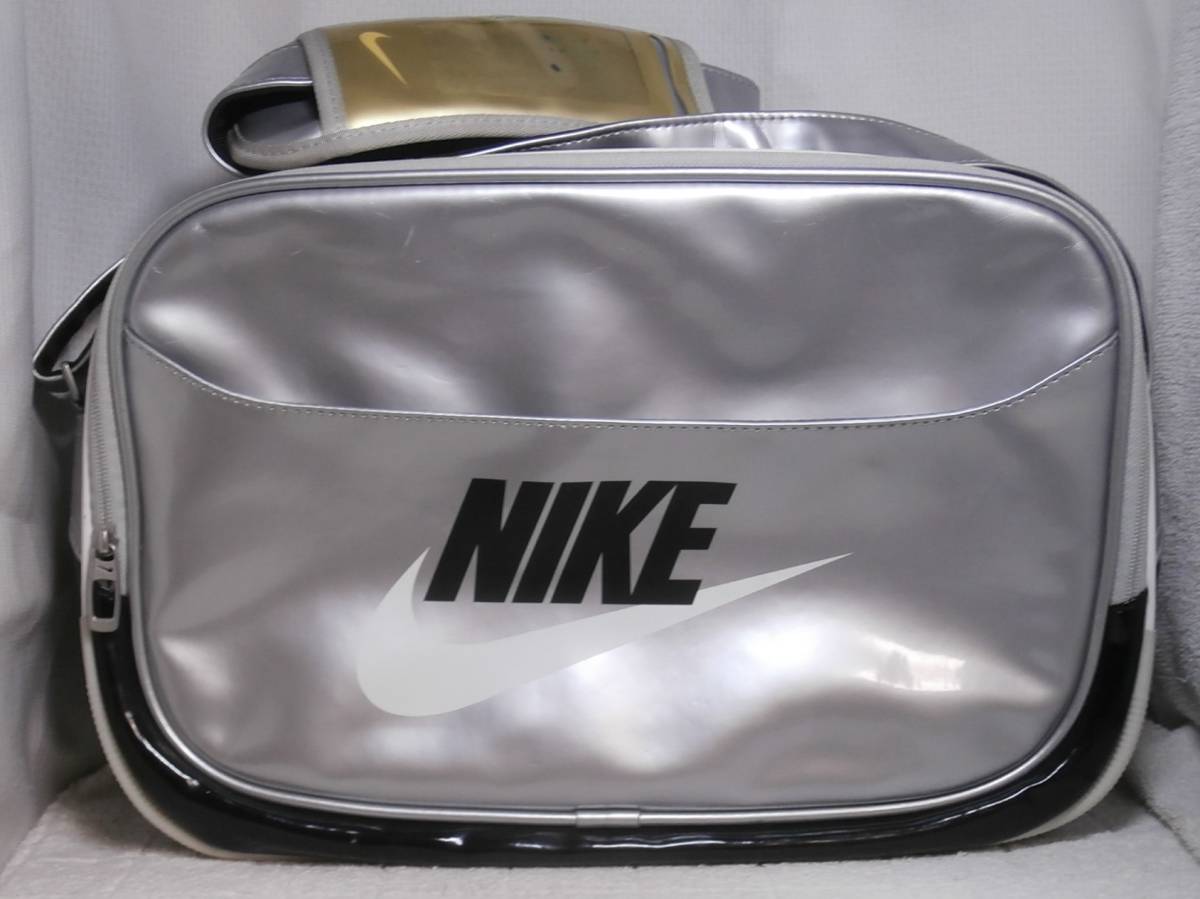 ☆ナイキ／NIKE エナメルバッグ シルバー／ブラック 中古品 