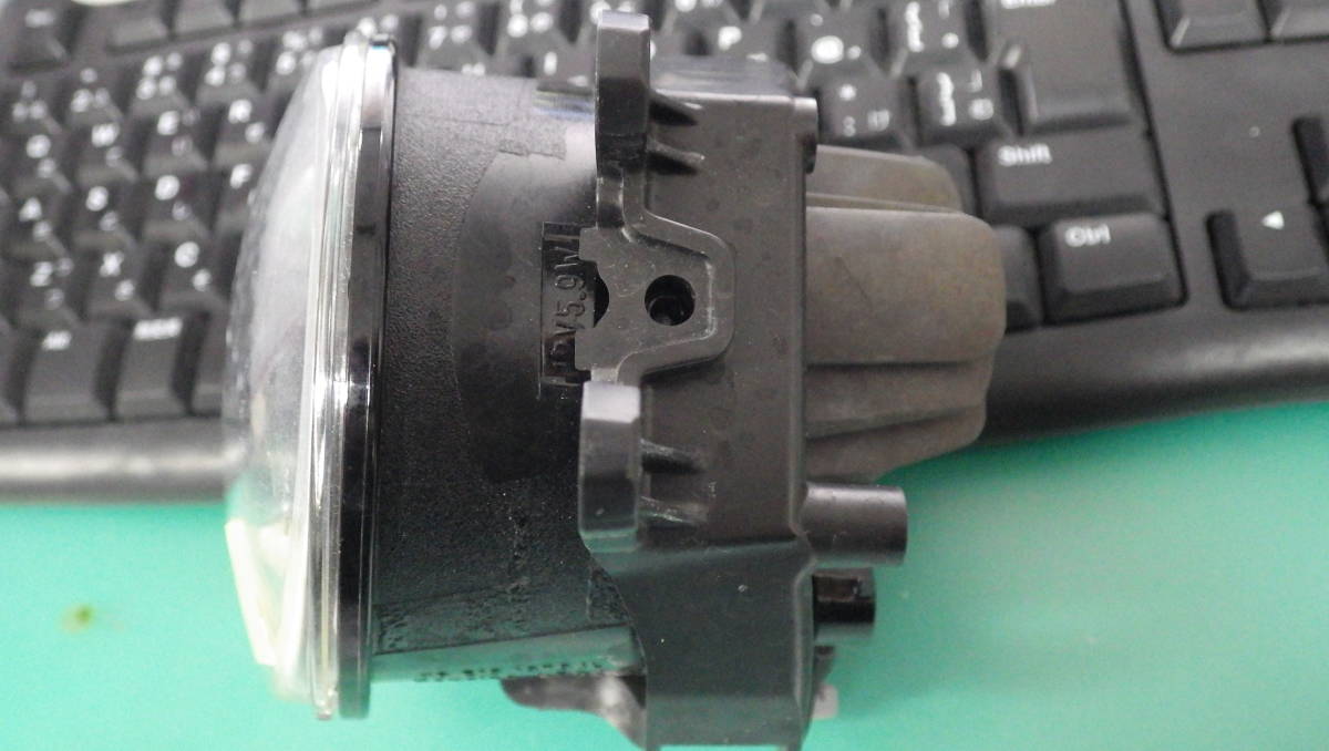 中古 ヴォクシー ZRR80W 左フォグランプ LED 48-150 L SAE F04 13794 04 F3 PL A045053