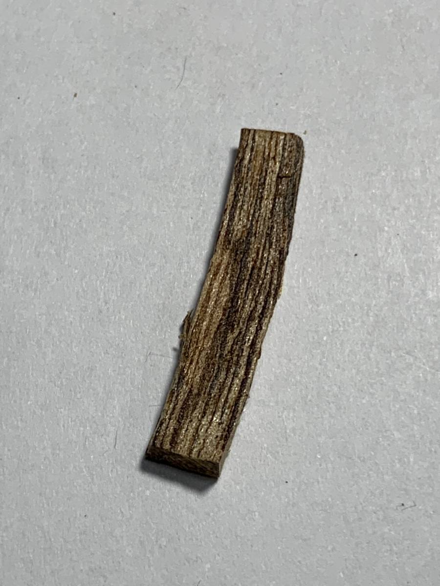 中御門院勅銘　「濃紫」　木所：伽羅　香木　六国五味　0.15g　＊香道　茶道　お香　お線香　香道具＊