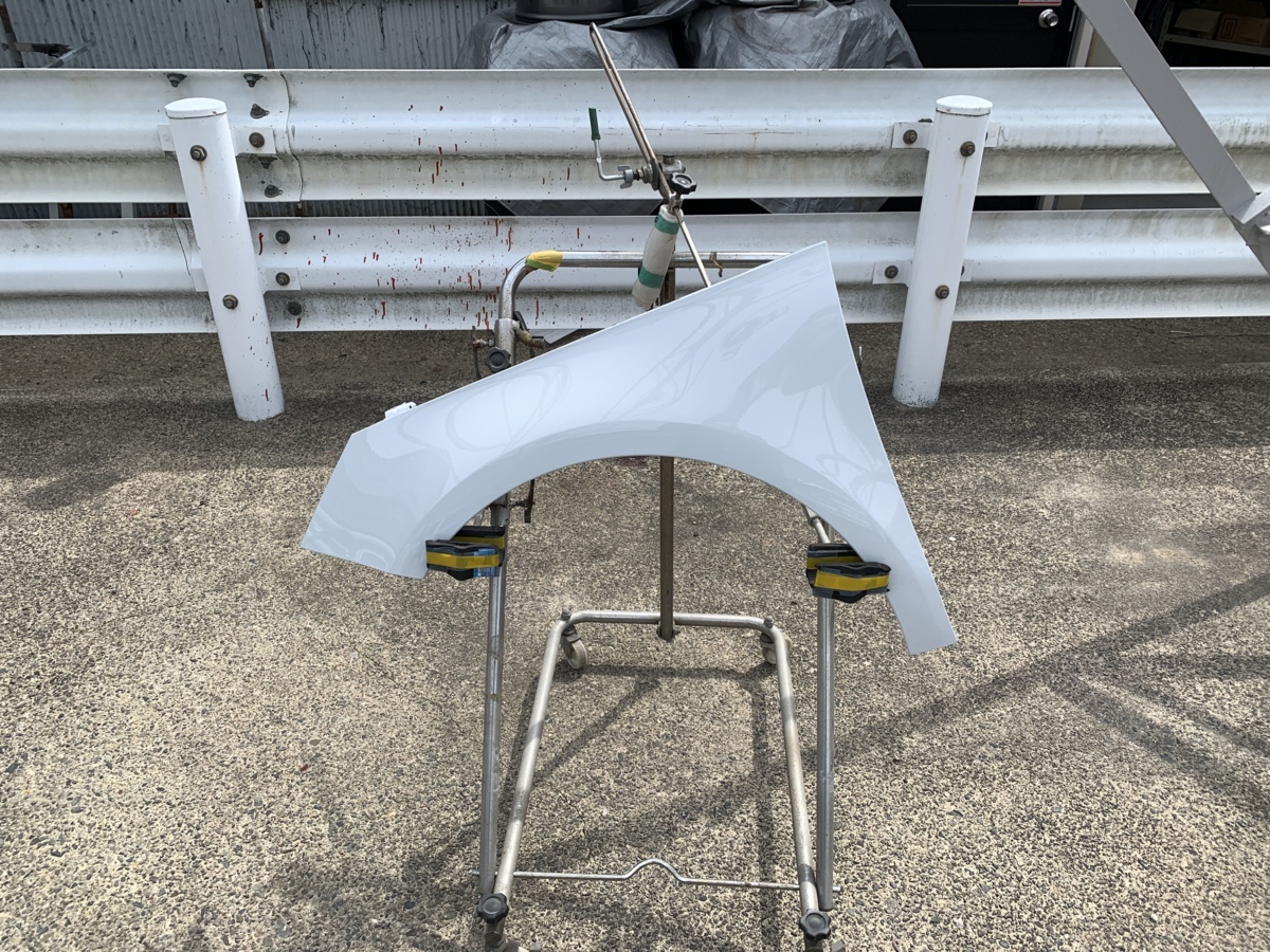 爆買い，100%新品 AUDI アウディ A1 8X フロント フェンダー 左 サポートブラケット付き 8X0821135A 良品(その他)｜売買されたオークション情報、yahooの商品情報をアーカイブ公開 - オークファン アウディ用