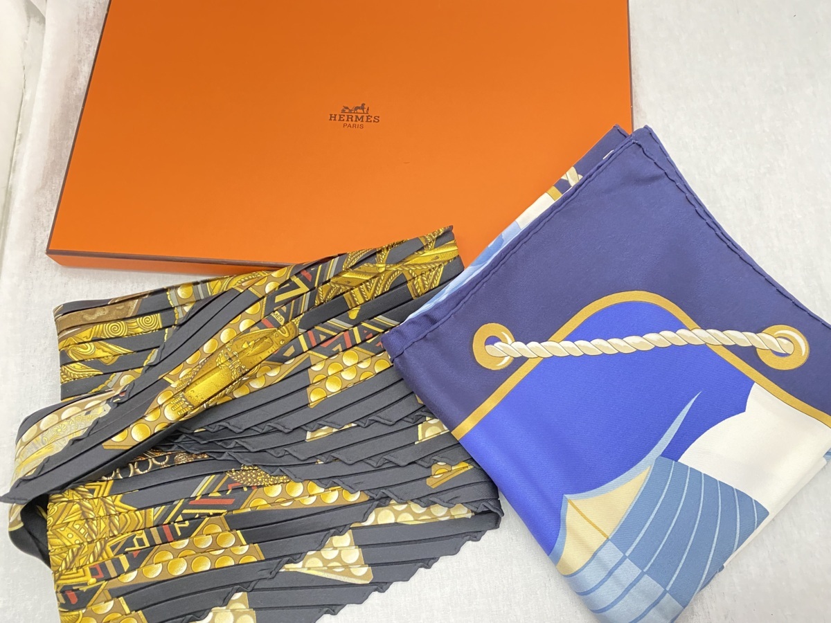 Å綺麗【HERMES エルメス プリーツスカーフ カレ L'OR DES CHEFS/首長達の金 GRAND LARGUE 2枚セット】SH13971