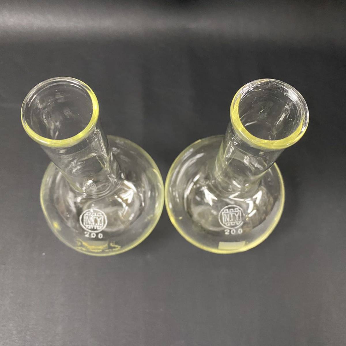 ヴィンテージガラス製品】アンティーク ゆらゆらガラス ウランガラス