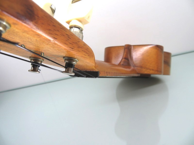 【管理G384】KAMAKA UKULELE　カマカ　ウクレレ　ホワイトラベル　ハードケース付き ホワイトラベル Kamaka カマカ 8弦 Vintage ホワイト