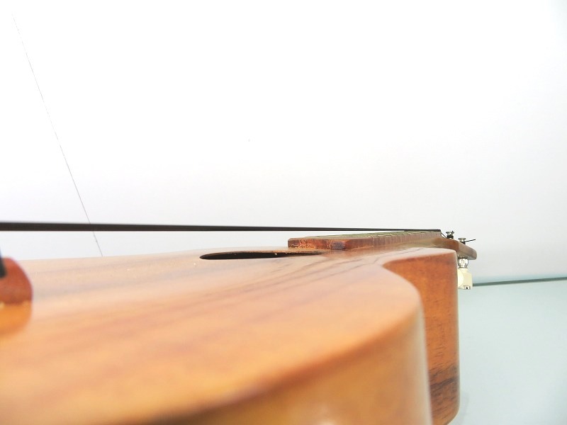 【管理G384】KAMAKA UKULELE　カマカ　ウクレレ　ホワイトラベル　ハードケース付き ホワイトラベル Kamaka カマカ 8弦 Vintage ホワイト