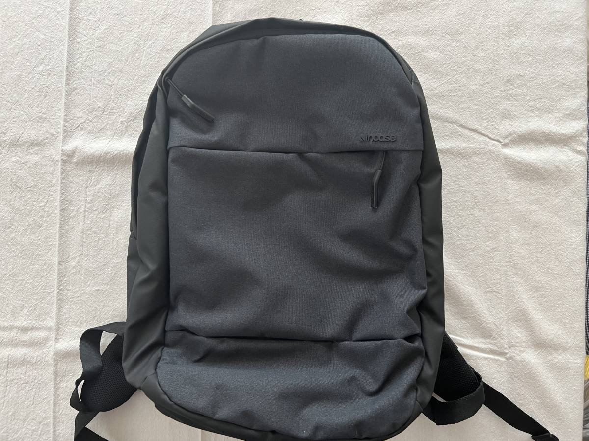 【激安大特価，限定セール】 INCASE CITY COMPACT BACKPACK ブラック(リュックサック、デイパック)｜売買されたオークション情報、yahooの商品情報をアーカイブ公開 - オークファン リュックサック、デイパック