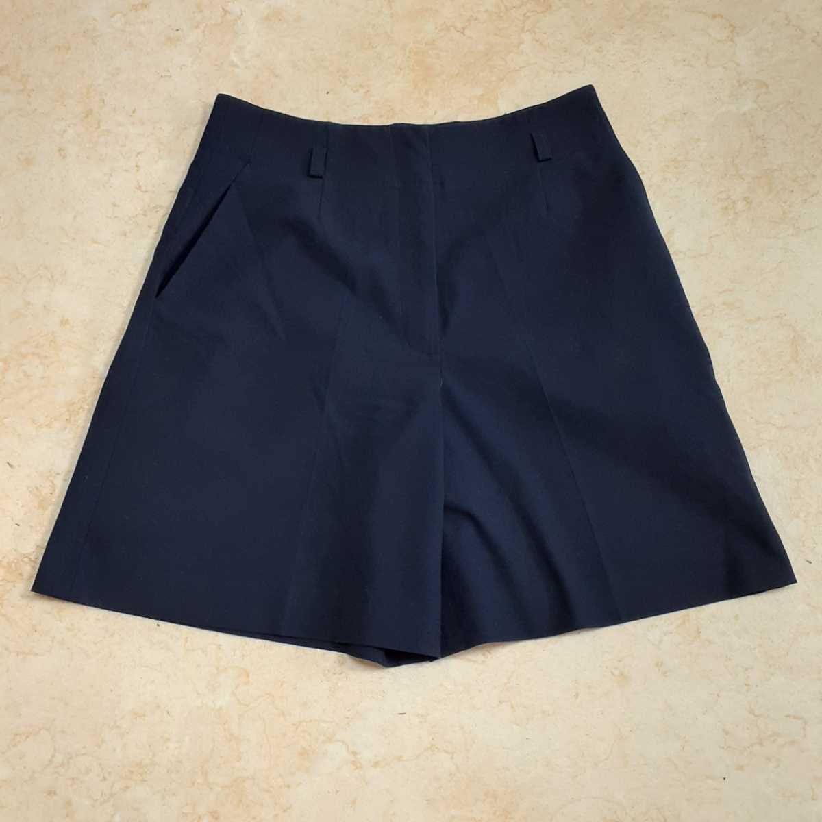 フォクシーニューヨーク濃紺クオーターパンツ、ショートパンツ サイズ38、M、9号。FOXEYNEWYORK FOXEY NEW YORK Lily Pants クォーターパンツ小寸／セブンプレミアムライフスタイル(１００