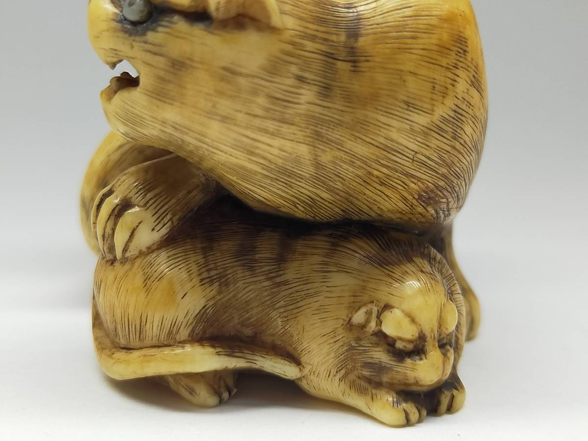 超絶技巧！時代『白龍』銘 象嵌目 虎 トラ 根付 NETSUKE 提物 印籠