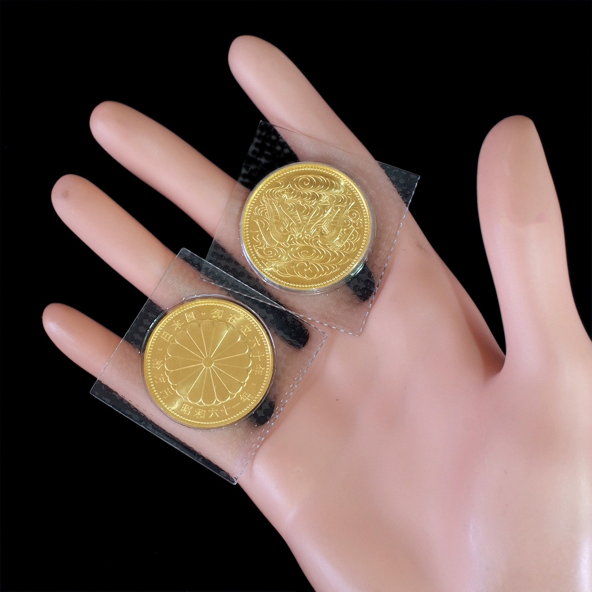 E9069 昭和天皇御在位60年 10万円純金金貨２枚セット