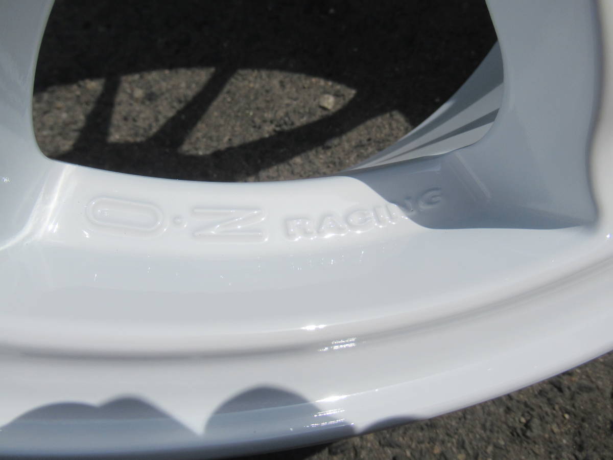 中古ホイール☆OZ Racing SUPER LEGGERA スーパーレッジェーラ 17インチ ホワイト トヨタキャップ 7J+48 100 5H 56φ プリウス 86などに☆ OZ SUPERLEGGERA Racing 中古 軽量 17in