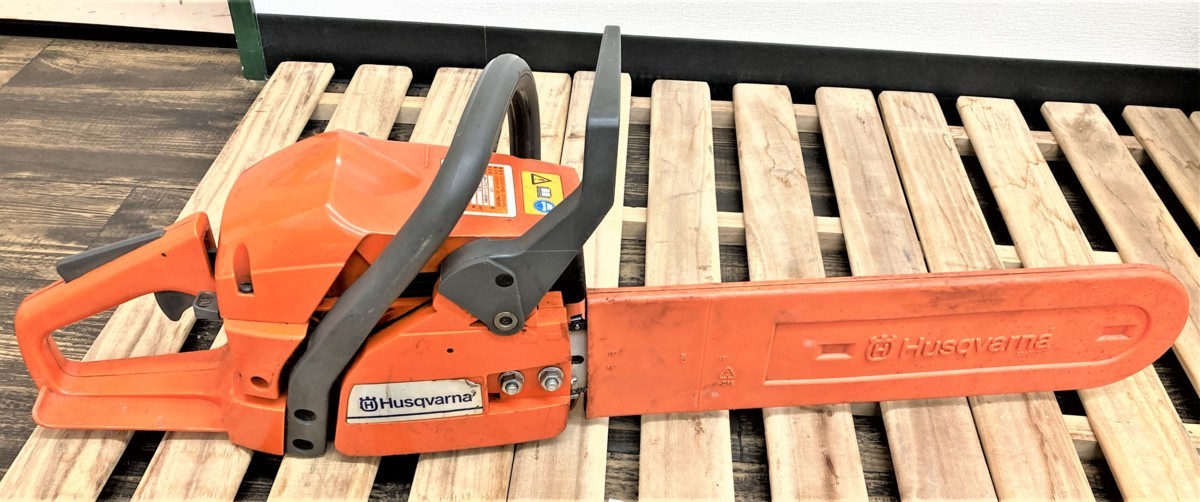 ◇伊勢原店◇【中古品】4-42 Husqvarna ハスクバーナAB・スウェーデン 137型 チェーンソー エンジンチェーンソー | ハスクバーナ スペシャル バイク選び ブログ一覧 中古・新車バイクの販売・買取バイク館SOX