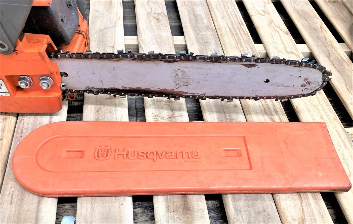 ◇伊勢原店◇【中古品】4-42 Husqvarna ハスクバーナAB・スウェーデン 137型 チェーンソー エンジンチェーンソー | ハスクバーナ スペシャル バイク選び ブログ一覧 中古・新車バイクの販売・買取バイク館SOX