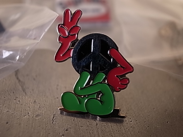 ☆ 4個セット SUPREME シュプリーム Not Sorry Pin & Peace Pin