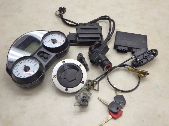 任期カセット   セット 美品 Z1 Z2 KZ900 KZ1000 KZ750 KZ650 メターカバー 純正品 再生品 25012