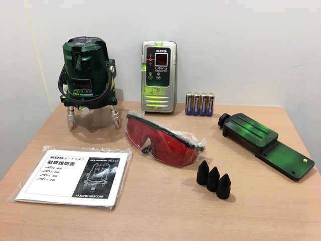 ATL-65 ムラテック 高輝光レーザー墨出し器 レーザー墨出機 ⭐︎ムラテックKDS 販売売り 【送料無料！】KDS ムラテック 高輝光レーザー墨出し器 「ATL-65」 SUPER RAY 防塵 防滴 IP54 墨出器 割れあり KDS LAV-3 中古現状品