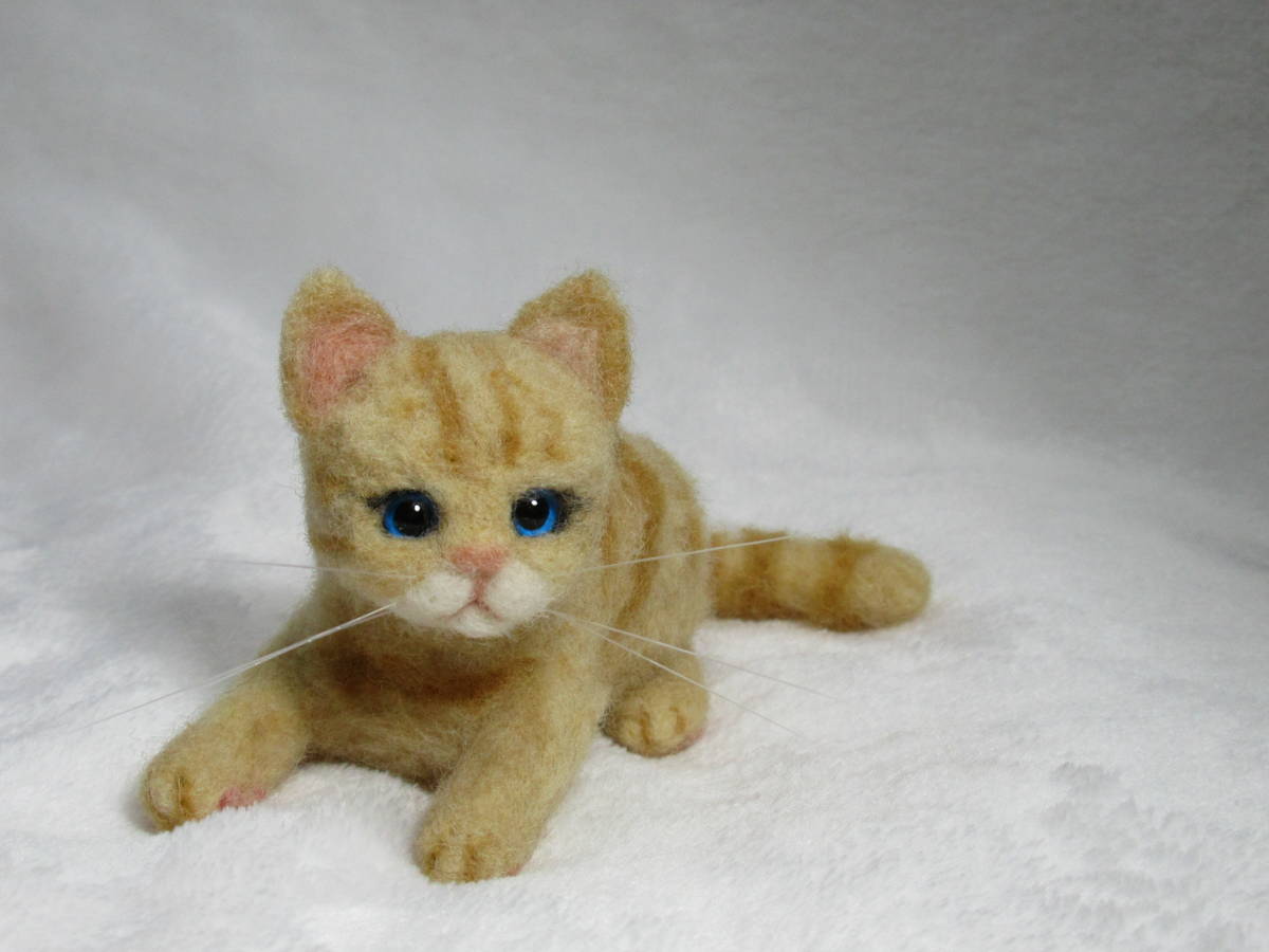 羊毛フェルト　　ハンドメイド子猫　　おねだり茶トラ 猫　小さい子猫　 