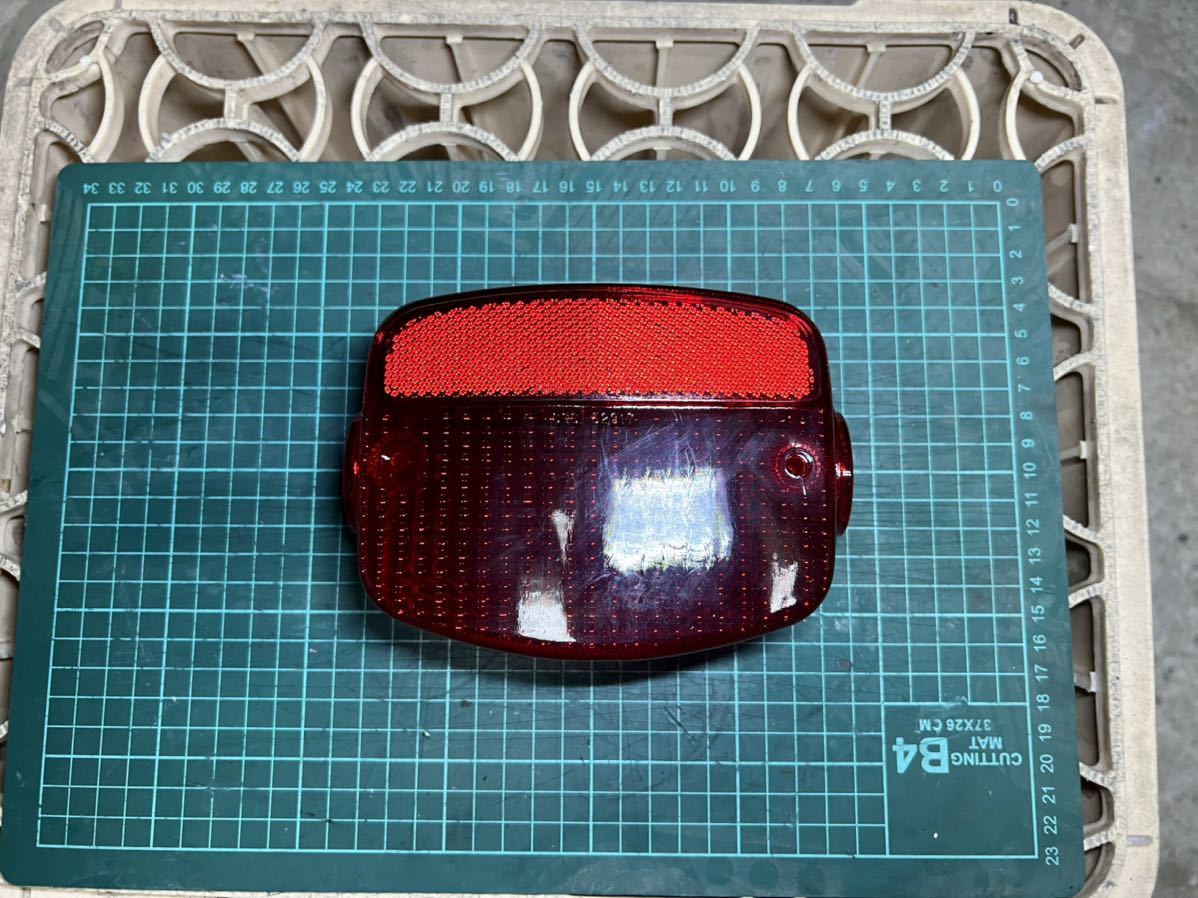 当時物 純正 Z1Z2KH400KH250袴テールランプレンズ カワサキ（Kawasaki） Z2テール 純正タイプ テールランプ テールライト