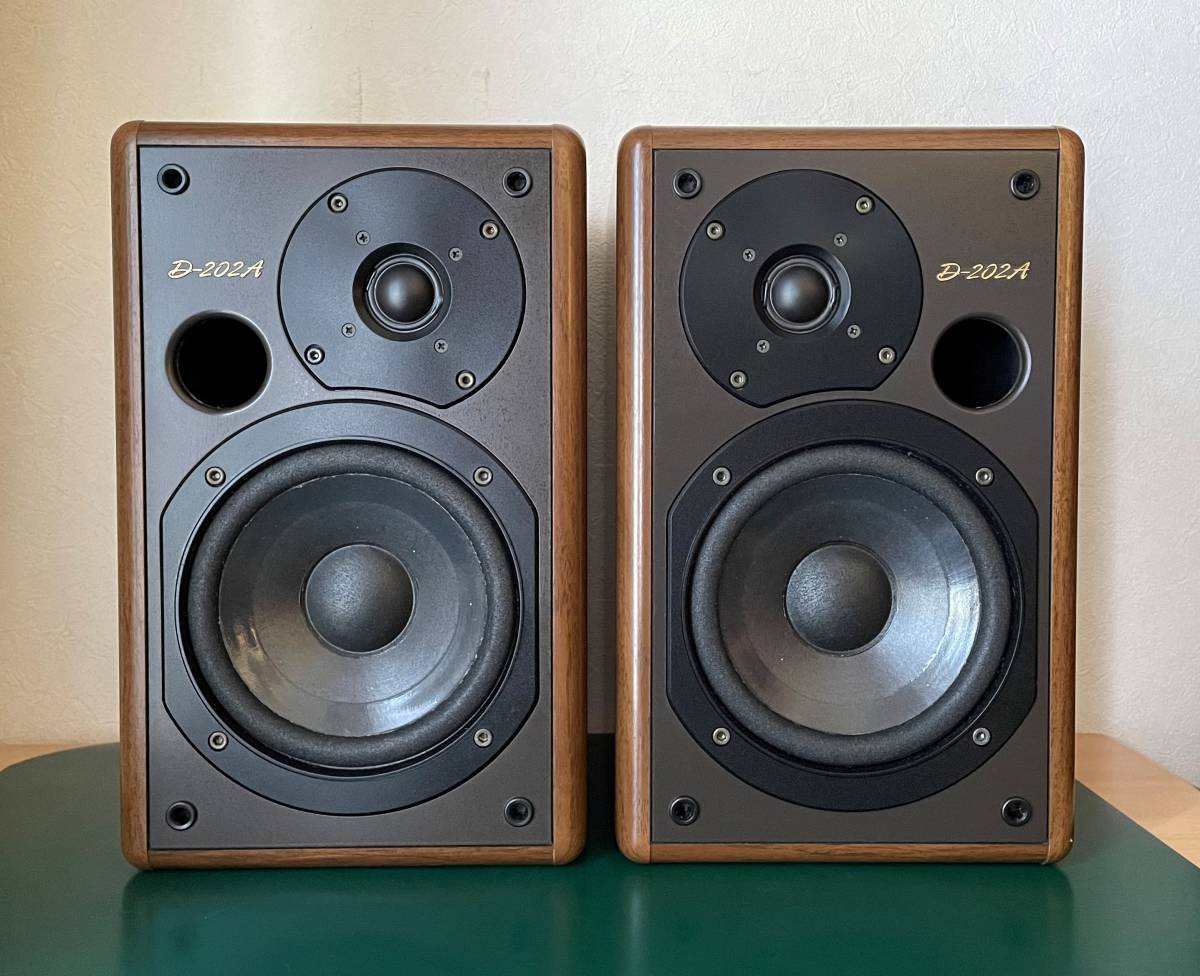 ONKYO D-202A エッジ交換済 音楽のもつ心地良い自然な響き 豊かな表現 ONKYO D-202A 2ウェイ・バスレフ方式・低域用:16cmコーン型 (新品の