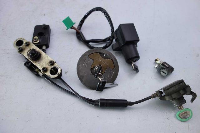 赤字超特価，新品 38687 スズキGSX-R1100 GV73A GU74A スズキ純正キーセット メインキー/タンクキャップ/シートロック/メットホルダー(スズキ用)｜売買されたオークション情報、yahooの商品情報をアーカイブ公開 - オ スズキ用