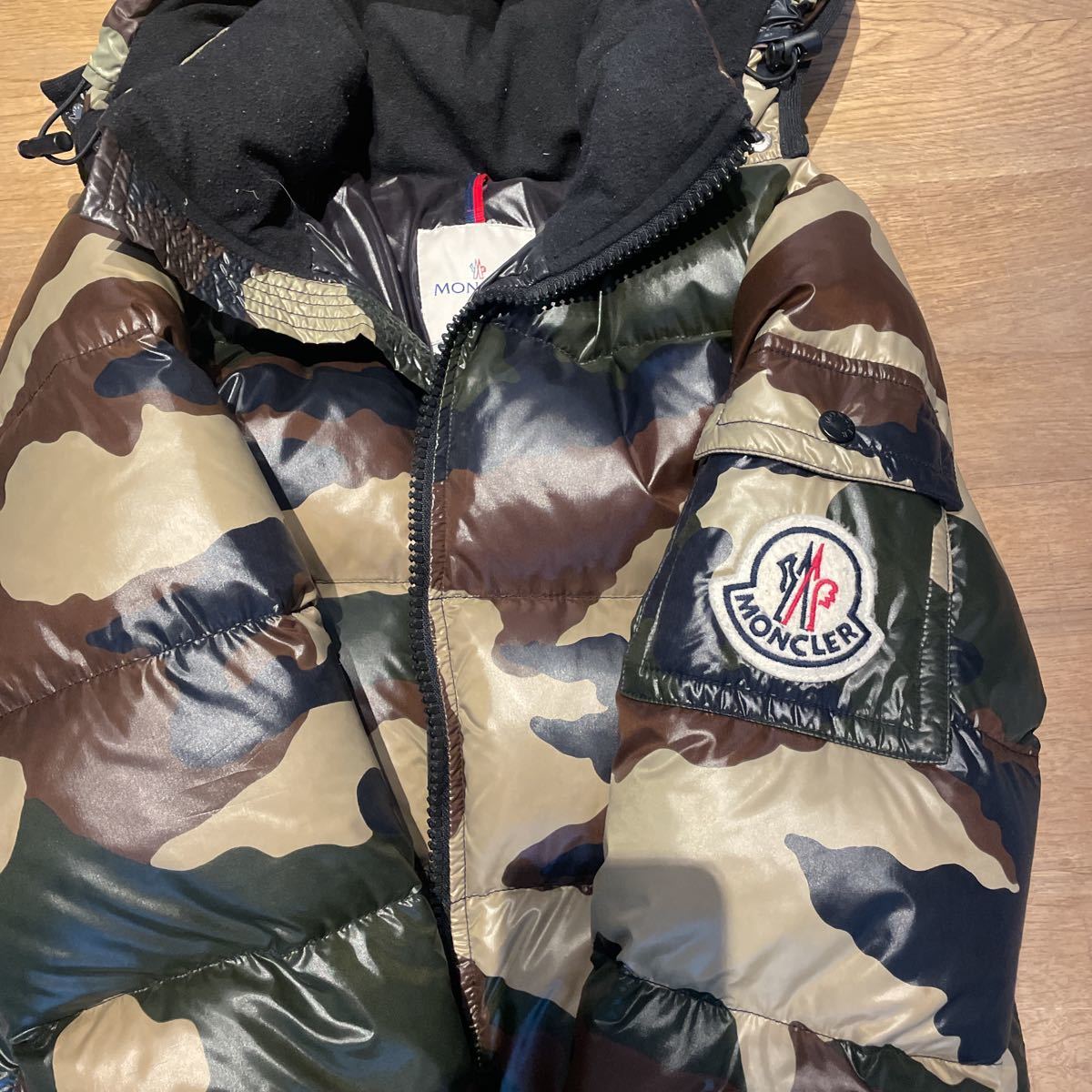 MONCLER モンクレール 迷彩 ダウンジャケット ファッション