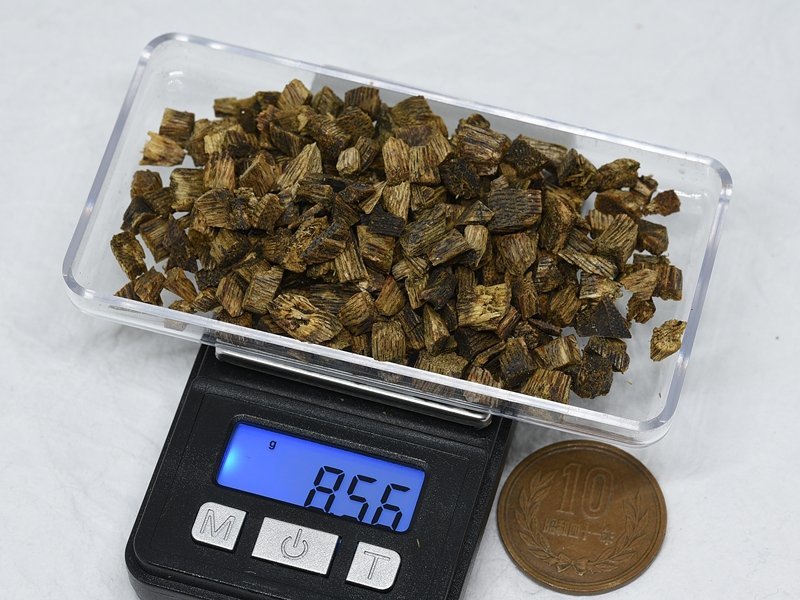 訳あり【緑油伽羅 粗刻み】約8.5g 伽羅 キャラ 香木 お香 原木 蘭奢待 